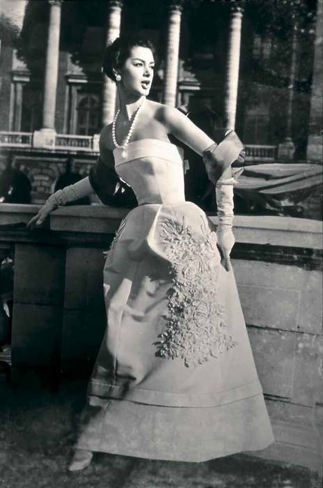 Иллюстрация к книге — Тайны парижских манекенщиц [i_039.jpg]