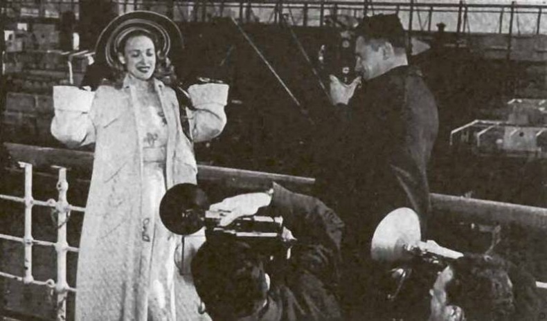 Иллюстрация к книге — Тайны парижских манекенщиц [i_043.jpg]