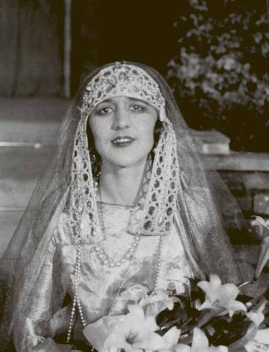 Иллюстрация к книге — Тайны парижских манекенщиц [i_056.jpg]