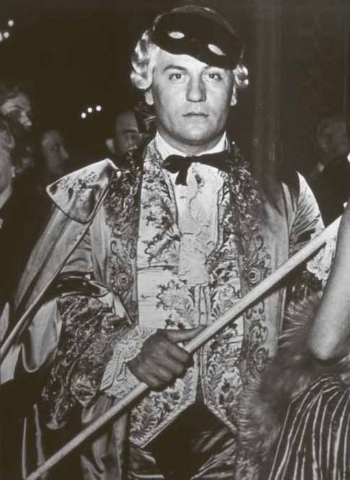 Иллюстрация к книге — Тайны парижских манекенщиц [i_058.jpg]