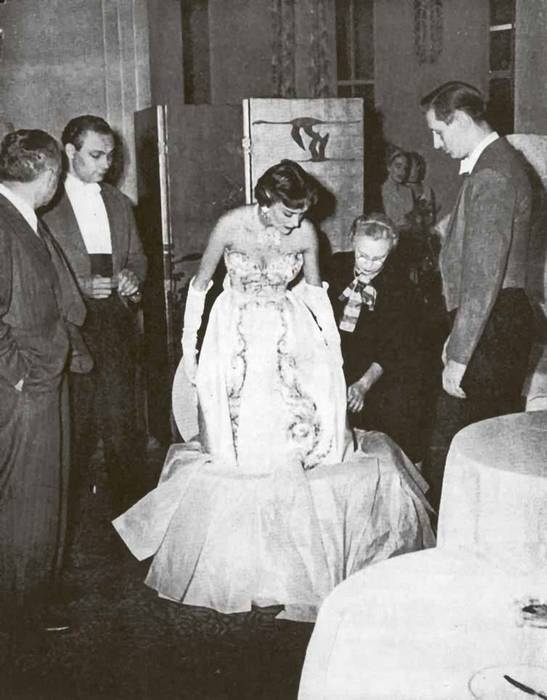 Иллюстрация к книге — Тайны парижских манекенщиц [i_059.jpg]