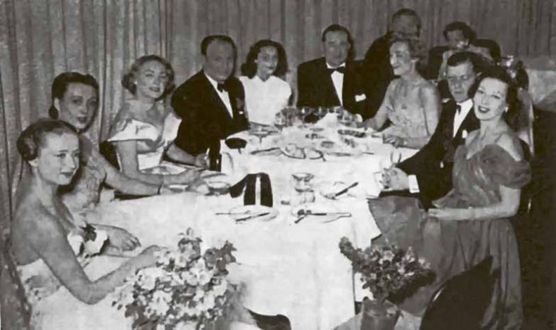 Иллюстрация к книге — Тайны парижских манекенщиц [i_061.jpg]