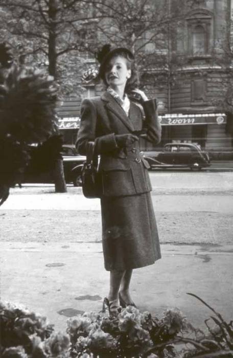 Иллюстрация к книге — Тайны парижских манекенщиц [i_076.jpg]