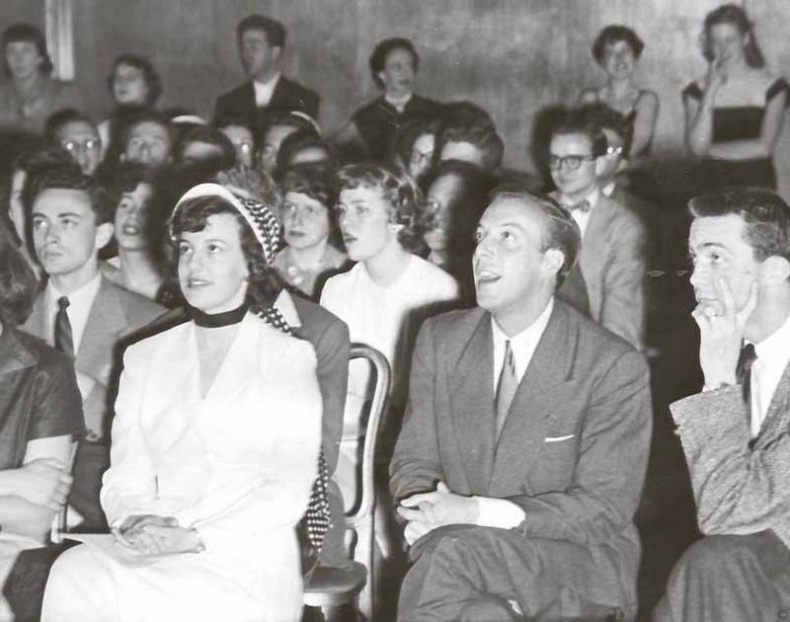 Иллюстрация к книге — Тайны парижских манекенщиц [i_097.jpg]