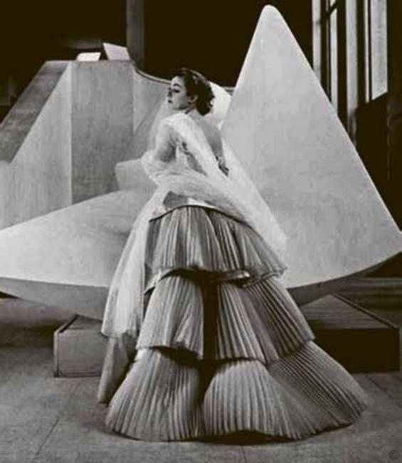 Иллюстрация к книге — Тайны парижских манекенщиц [i_098.jpg]