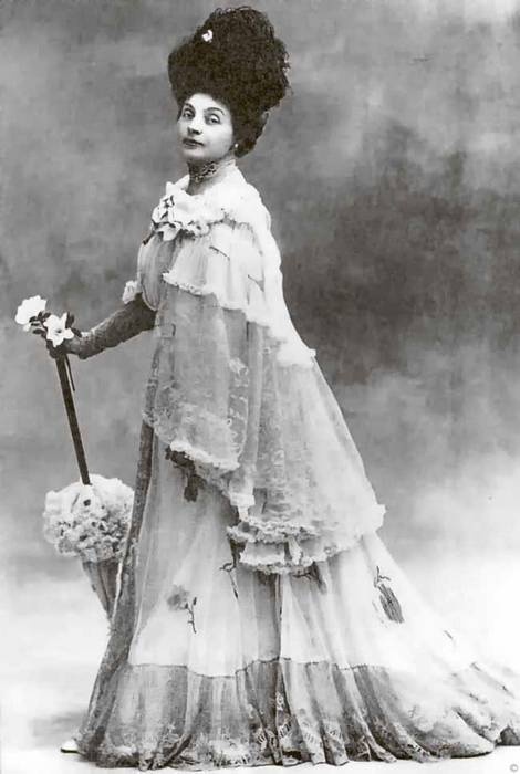 Иллюстрация к книге — Тайны парижских манекенщиц [i_108.jpg]