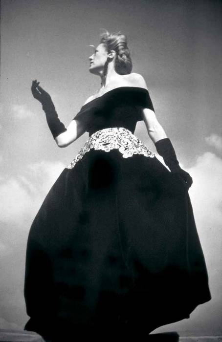 Иллюстрация к книге — Тайны парижских манекенщиц [i_115.jpg]