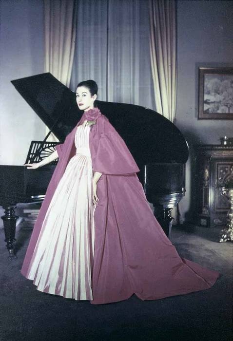 Иллюстрация к книге — Тайны парижских манекенщиц [i_117.jpg]