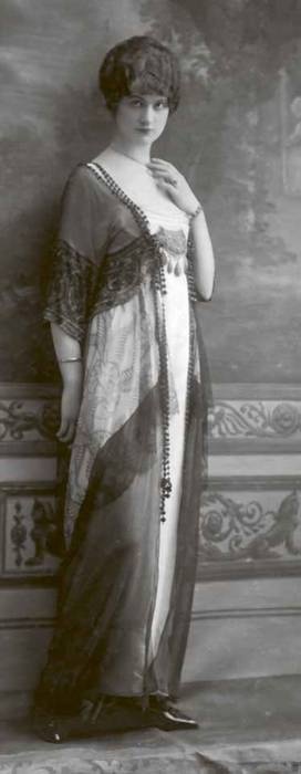 Иллюстрация к книге — Тайны парижских манекенщиц [i_119.jpg]