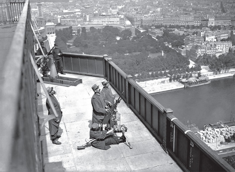 Иллюстрация к книге — Кровавый век [_10.jpg]