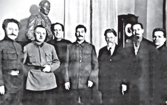 Иллюстрация к книге — Кровавый век [_209.jpg]