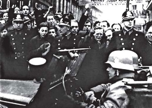 Иллюстрация к книге — Кровавый век [_256.jpg]