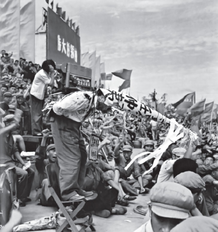 Иллюстрация к книге — Кровавый век [_451.jpg]