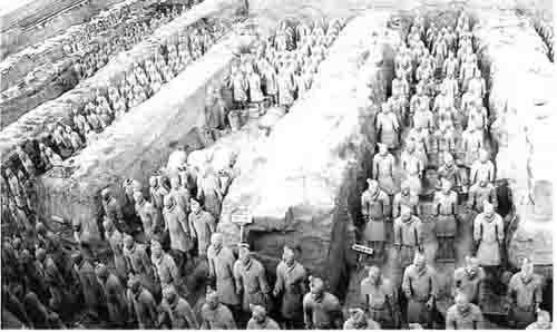 Иллюстрация к книге — Армии Древнего Китая III в. до н.э. - III в. н.э. Униформа, вооружение, организация [i_002.jpg]