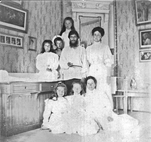 Иллюстрация к книге — Рок семьи Романовых. "Мы не хотим и не можем бежать..." [i_030.jpg]