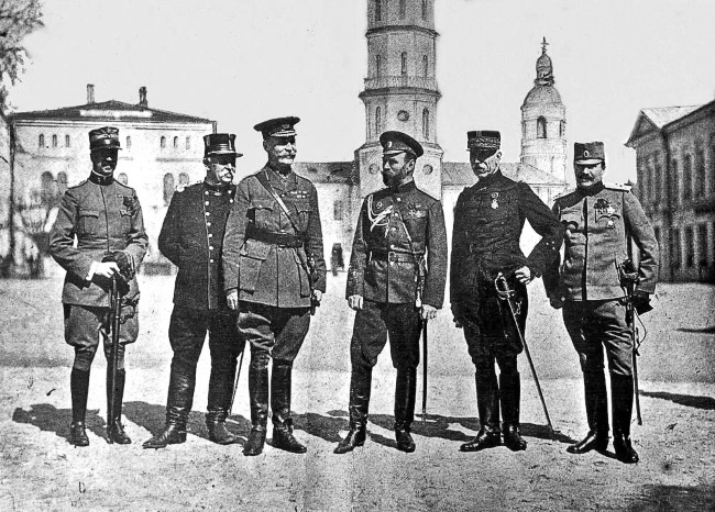 Иллюстрация к книге — Рок семьи Романовых. "Мы не хотим и не можем бежать..." [i_038.jpg]