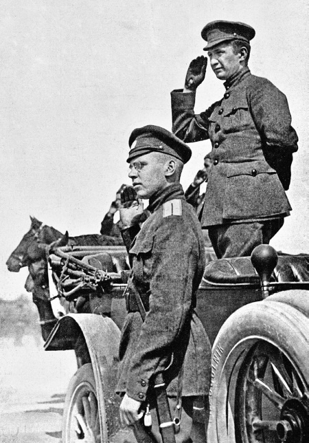 Иллюстрация к книге — Рок семьи Романовых. "Мы не хотим и не можем бежать..." [i_044.jpg]