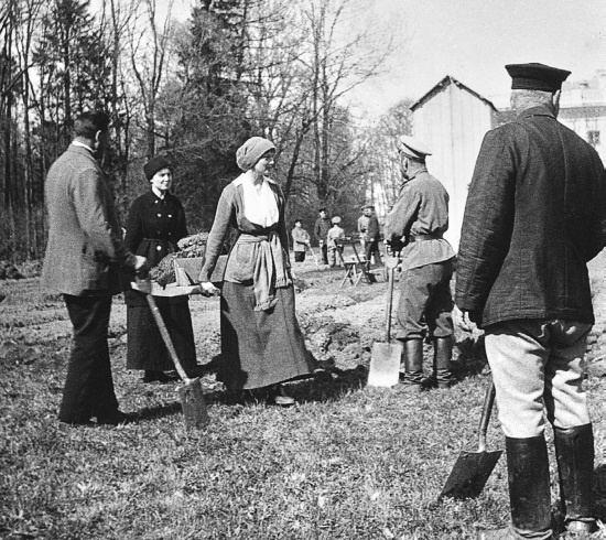 Иллюстрация к книге — Рок семьи Романовых. "Мы не хотим и не можем бежать..." [i_046.jpg]