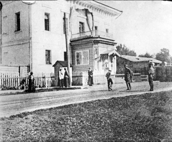 Иллюстрация к книге — Рок семьи Романовых. "Мы не хотим и не можем бежать..." [i_061.jpg]