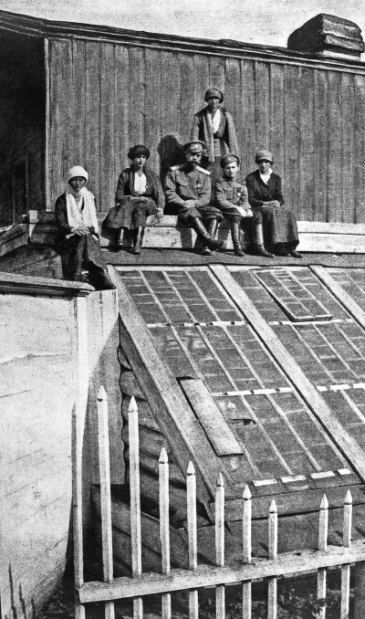 Иллюстрация к книге — Рок семьи Романовых. "Мы не хотим и не можем бежать..." [i_066.jpg]