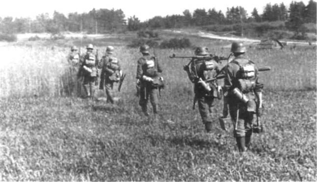 Иллюстрация к книге — Боевое снаряжение вермахта 1939-1945 гг. [any2fbimgloader7.jpg]