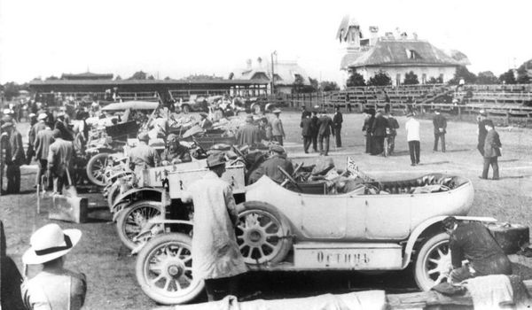 Иллюстрация к книге — Бронеавтомобиль "Остин". Предтеча бронетанковых войск России [i_020.jpg]