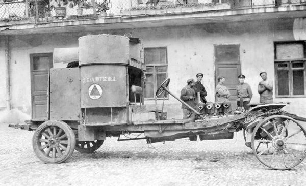 Иллюстрация к книге — Бронеавтомобиль "Остин". Предтеча бронетанковых войск России [i_052.jpg]