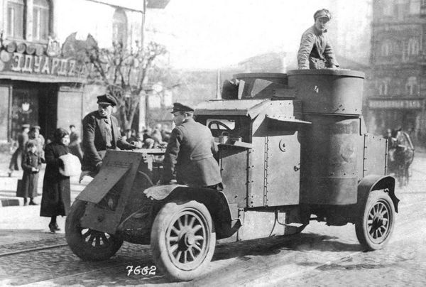 Иллюстрация к книге — Бронеавтомобиль "Остин". Предтеча бронетанковых войск России [i_070.jpg]