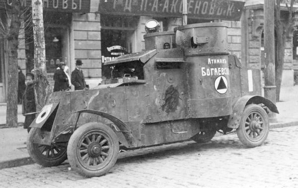 Иллюстрация к книге — Бронеавтомобиль "Остин". Предтеча бронетанковых войск России [i_116.jpg]