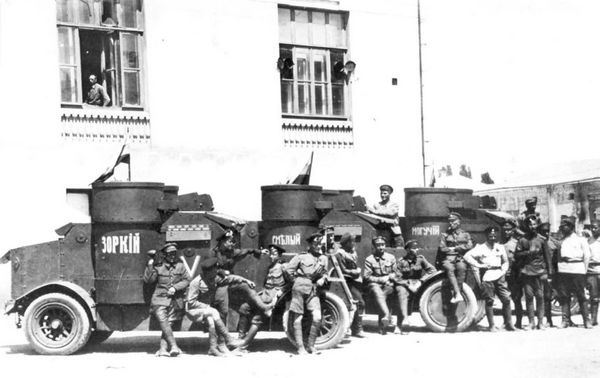 Иллюстрация к книге — Бронеавтомобиль "Остин". Предтеча бронетанковых войск России [i_125.jpg]