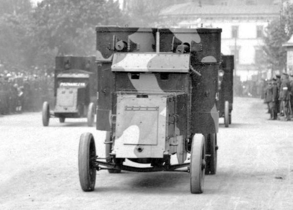 Иллюстрация к книге — Бронеавтомобиль "Остин". Предтеча бронетанковых войск России [i_143.jpg]