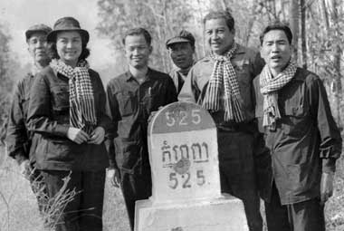 Иллюстрация к книге — Пол Пот. Камбоджа – империя на костях? [i_003.jpg]