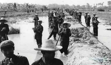 Иллюстрация к книге — Пол Пот. Камбоджа – империя на костях? [i_004.jpg]