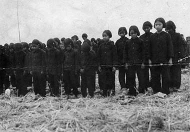 Иллюстрация к книге — Пол Пот. Камбоджа – империя на костях? [i_032.jpg]