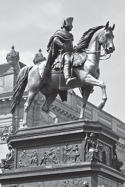 Иллюстрация к книге — По Берлину. В поисках следов исчезнувших цивилизаций [_10.jpg]