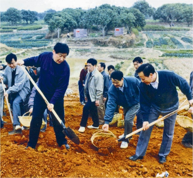 Иллюстрация к книге — Си Цзиньпин. Новая эпоха [i_017.jpg]