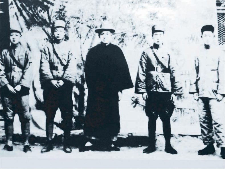 Иллюстрация к книге — Си Цзиньпин. Новая эпоха [i_075.jpg]