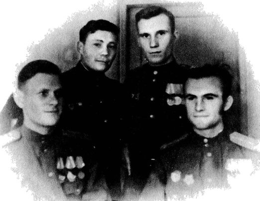 Иллюстрация к книге — Мы бомбили Берлин и пугали Нью-Йорк! 147 боевых вылетов в тыл врага [i_008.jpg]