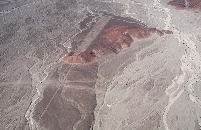 Иллюстрация к книге — Наска. Гигантские рисунки на полях [c16.jpg]