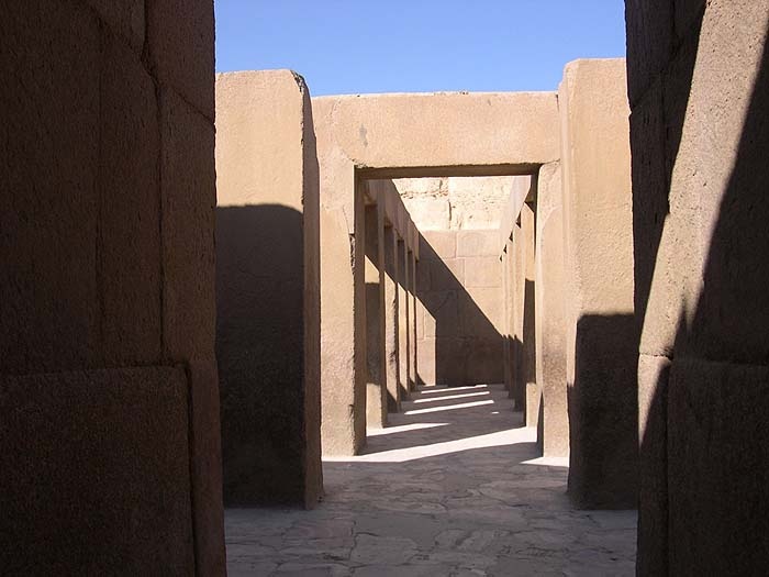 Иллюстрация к книге — Пирамиды. Загадки строительства и назначение [_05c.jpg]