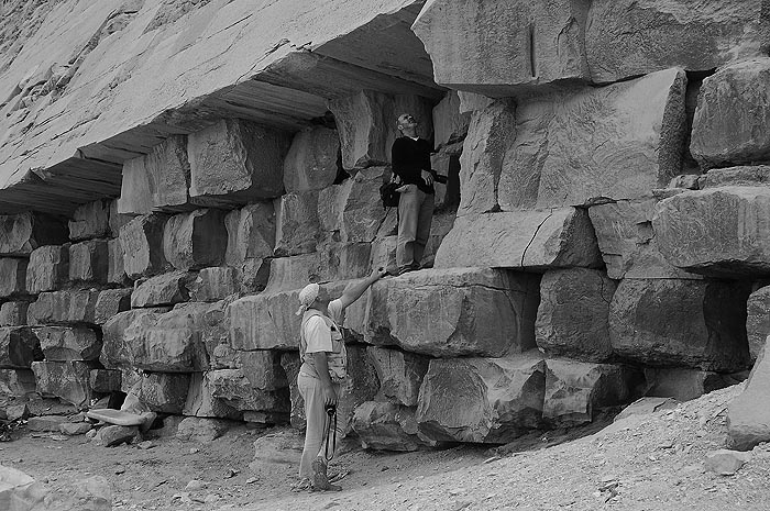 Иллюстрация к книге — Пирамиды. Загадки строительства и назначение [any2fbimgloader31.jpg]