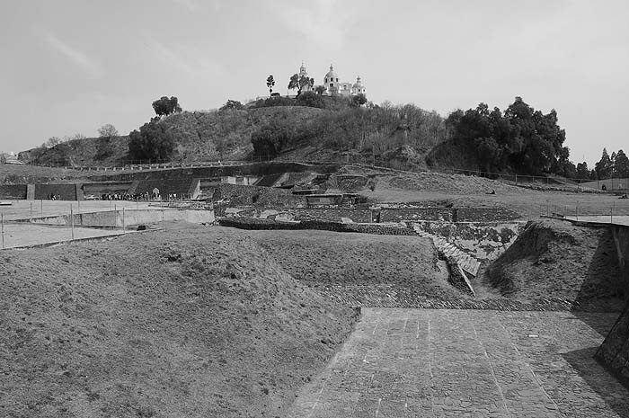 Иллюстрация к книге — Пирамиды. Загадки строительства и назначение [any2fbimgloader80.jpg]