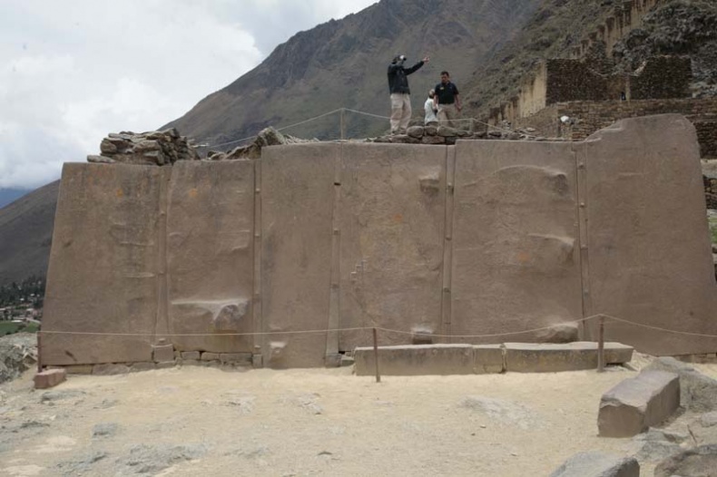 Иллюстрация к книге — Обитаемый остров Земля [i_014.jpg]