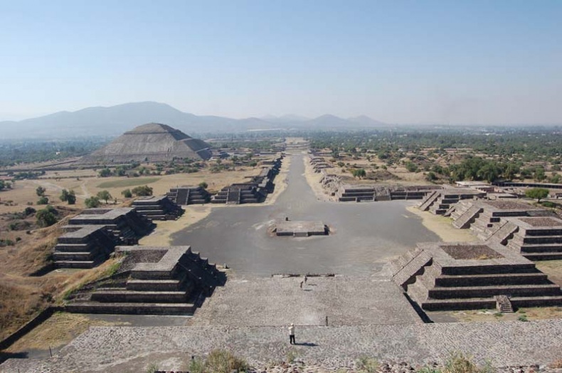 Иллюстрация к книге — Обитаемый остров Земля [i_032.jpg]