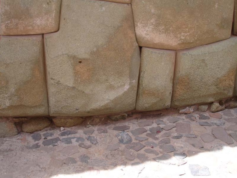 Иллюстрация к книге — Обитаемый остров Земля [i_144.jpg]