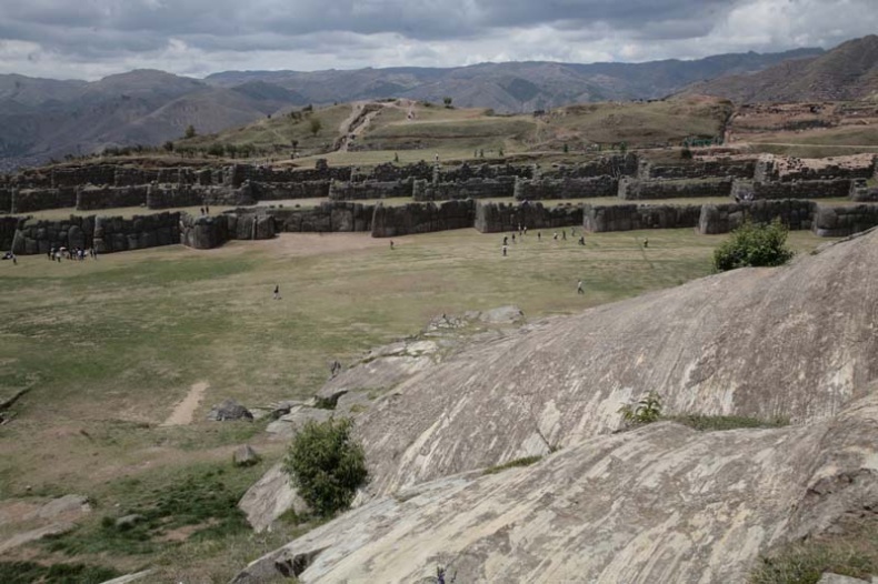 Иллюстрация к книге — Обитаемый остров Земля [i_222.jpg]