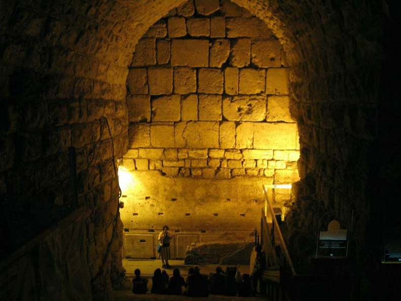 Иллюстрация к книге — Обитаемый остров Земля [i_258.jpg]