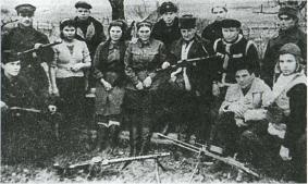 Иллюстрация к книге — Лесные солдаты. Партизанская война на Северо-Западе СССР. 1941-1944 [i_001.jpg]