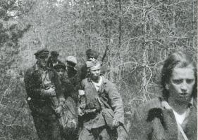 Иллюстрация к книге — Лесные солдаты. Партизанская война на Северо-Западе СССР. 1941-1944 [i_002.jpg]