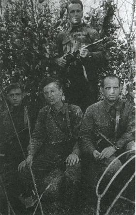 Иллюстрация к книге — Лесные солдаты. Партизанская война на Северо-Западе СССР. 1941-1944 [i_008.jpg]